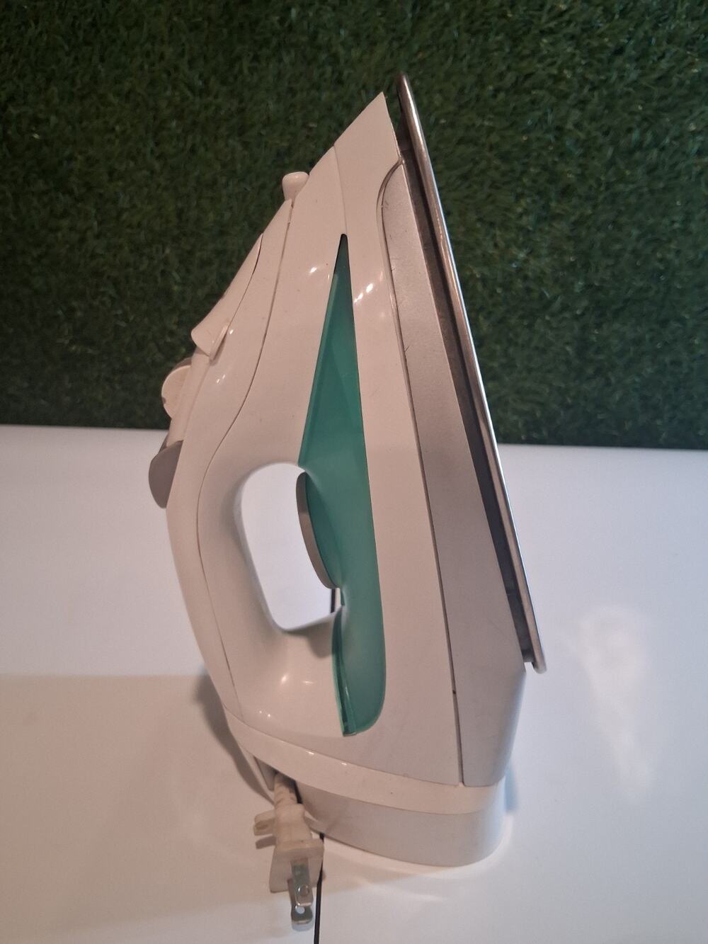 Hamilton Beach 14212 Steam Iron White Teal with Retractable Cord 1200W Tested